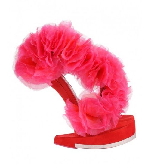 أحذية مميزة وغريبة من ألكسندر ماكوين