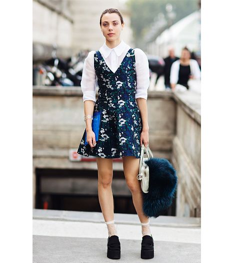 ارتدي القميص الأبيض تحت الفساتين