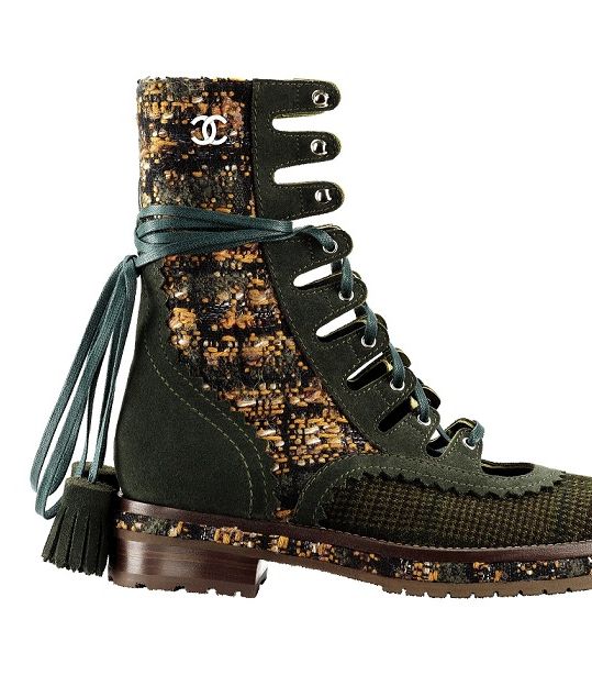 من مجموعة METIERS D'ART PARIS EDIMBOURG، اختاري هذا الحذاء المميز من Chanel