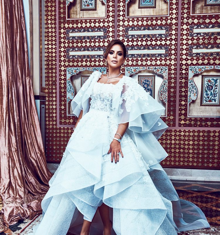 اطلالة بيبي عبد المحسن في زفافها متالقة بحذاء Jimmy choo