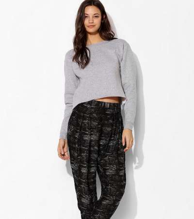لإطلالة عصريّة، اتّبعي موضة الشروال مع الـ Sweaters