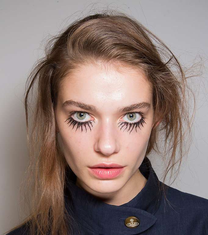 الغرابة مع عارضات Vivienne Westwood