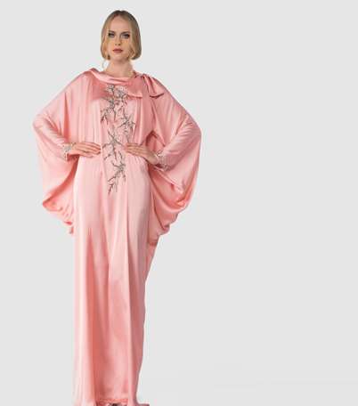 تالقي باجمل موديلات القفاطين من متجر Saks Fifth Avenue