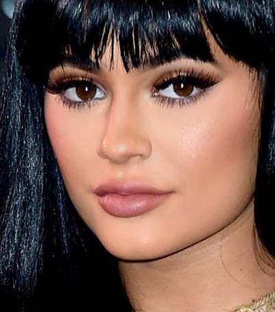 بالصور، صيحات الشعر والماكياج مع النجمات في حفل  الـ VMAs 2015