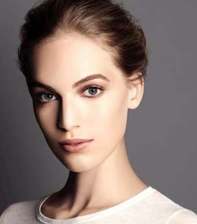 مكياج البشرة المثالية لدى CHANEL