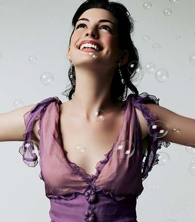 آن هاثاواي تحتفل في عيد ميلادها في شهر نوفمبر