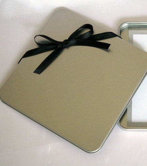 البطاقة العصرية على شكل علبة