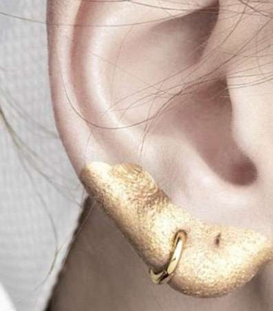 مكياج الاذن من أحدث صيحات الموضة بالصور