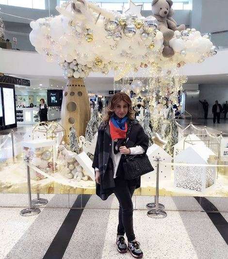 يارا ترتدي دائما الاحذية الرياضية ومنها حذاء CHANEL التويدي