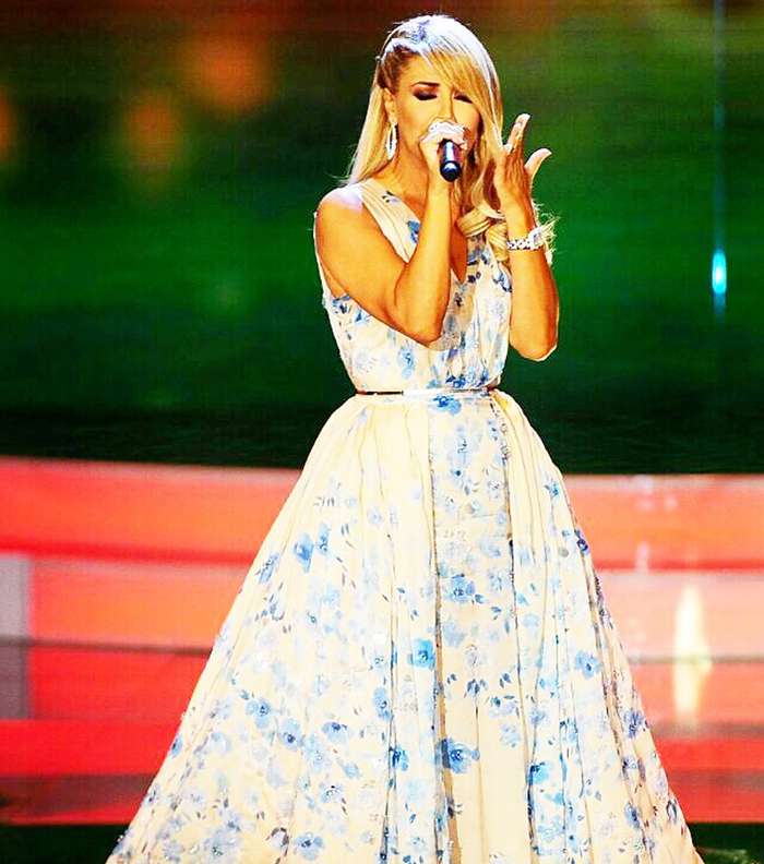 صور فستان نوال الزغبي 2015