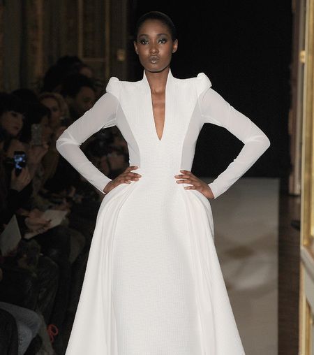 كلاسيكيّة الأكمام الطويلة مع فستان زفاف Stephane Rolland