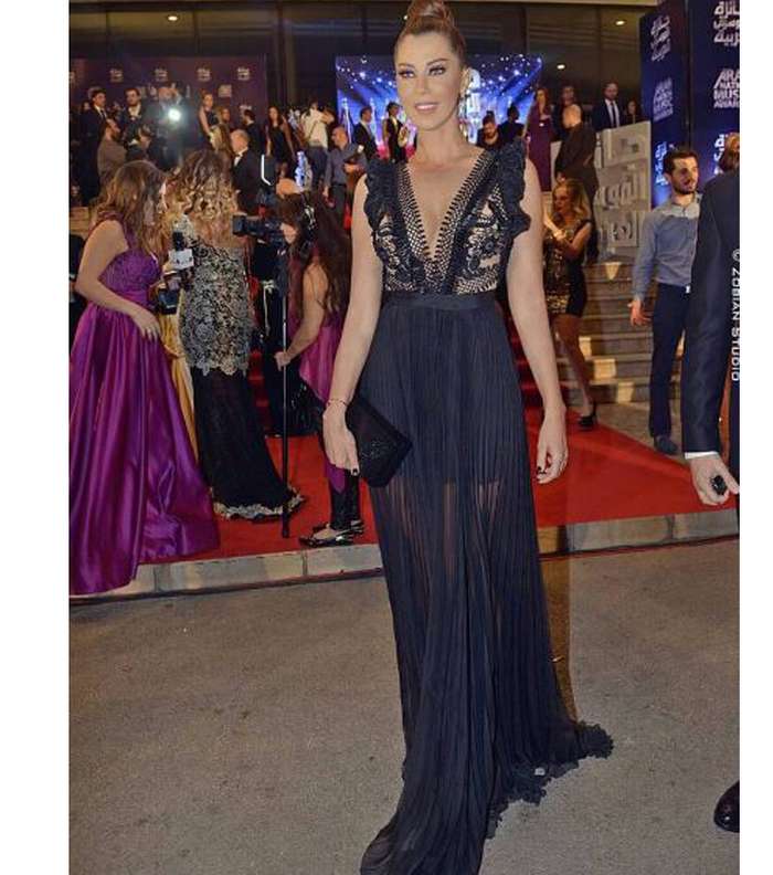 كارلا حداد بفستان رائع من نتالي كرم في حفل جائزة الموسيقى العربية