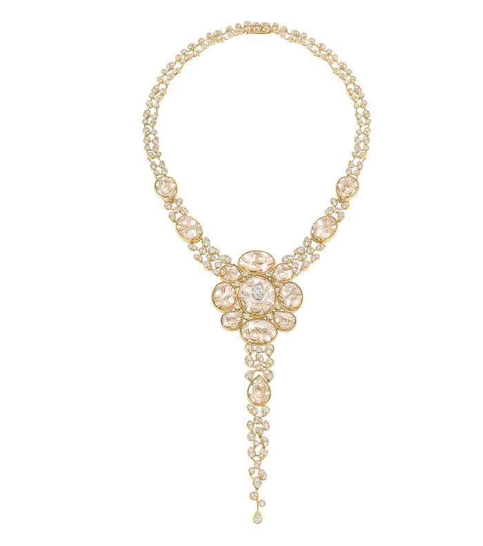 عقد Magnetique من CHANEL:من مجموعة Les Talismans De CHANEL
