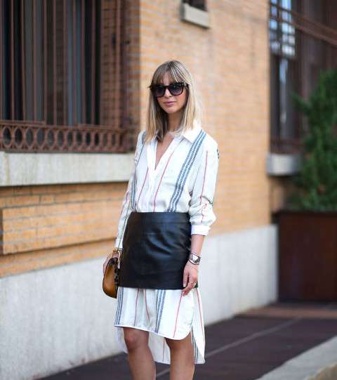 نسقي التنورة الجلدية فوق القميص على شكل الفستان Shirt dress