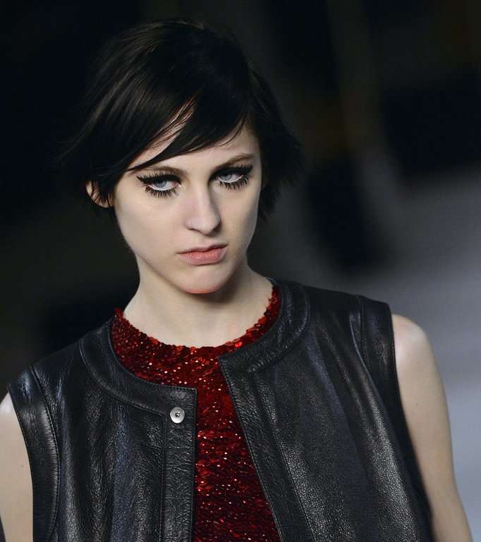 عيون Saint Laurent  هي الحكاية كلّها 