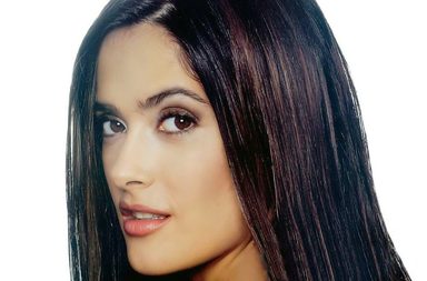 سلمى حايك تستعين بخلطة جدتها لعلاج بقع الوجه والكلف