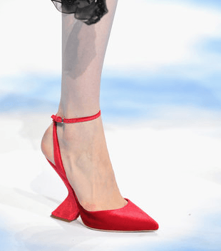 أحذية مبتكرة من ديور و Chanel