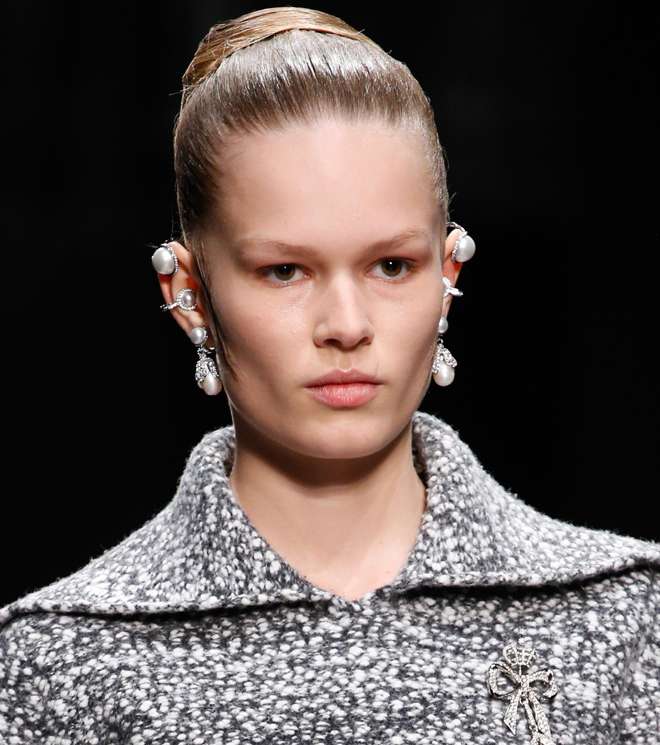 موضة الـ Ear cuff لشتاء 2016 من بلانسياغا
