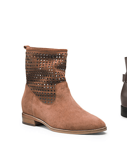 إختاري جزم الكاحل لإطلالاتك اليومية