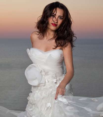 من فساتين الزفاف المميزة، فستان من تصميم ريم عكرا