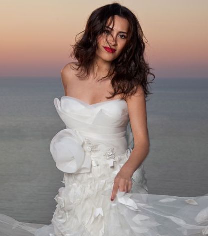 من فساتين الزفاف المميزة، فستان من تصميم ريم عكرا