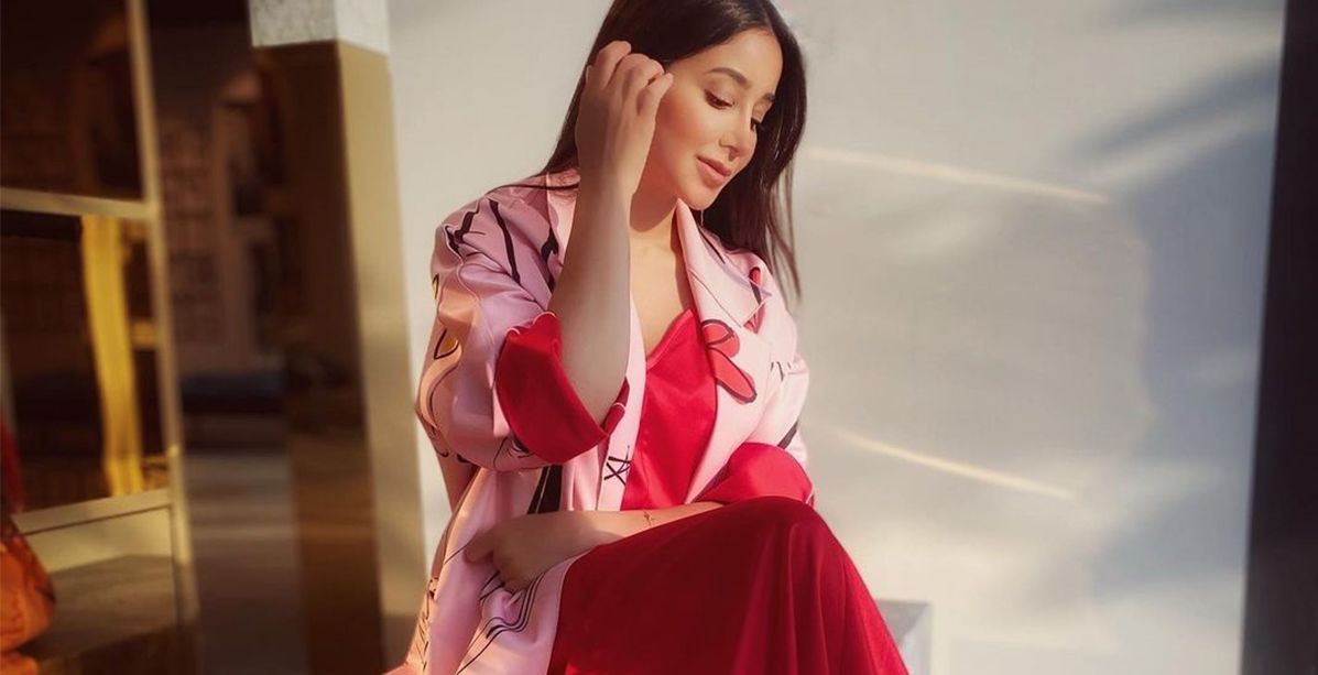 اطلالات ربيعية محتشمة اعتمدتها النجمات تجذب كل امراة انيقة