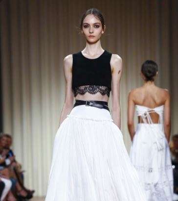 موضة تنورة التول المنفوخة مع التوب القصيرة Crop top من البيرتا فيريتي لصيف 2017