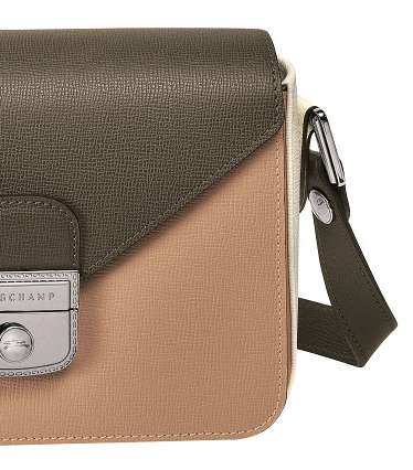إليكِ بالصور، حقائب بألوان مميزة من علامة Longchamp