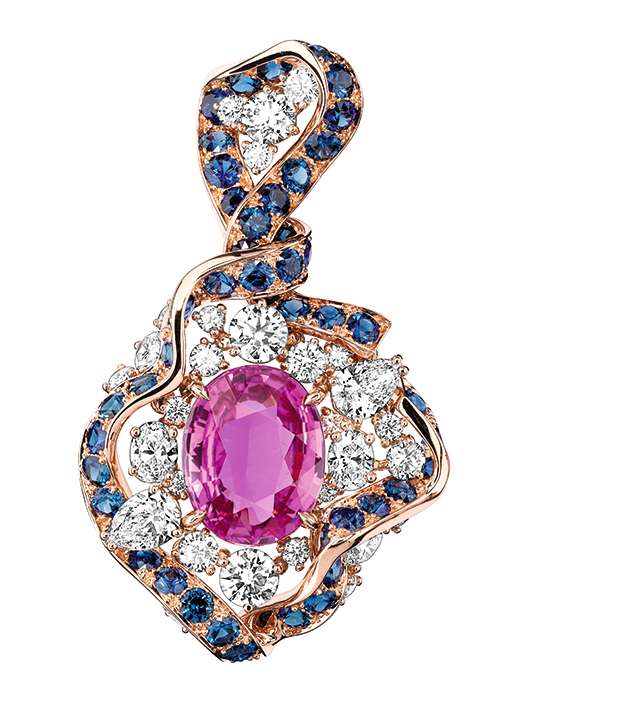 أقراط Galon ماسية من ديور من مجموعة Soie Dior لشتاء 2016