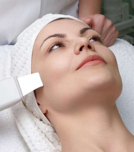 يسبب الليزر الألم والتنميل