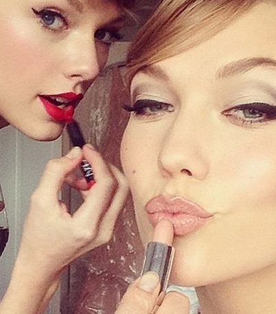 صور تحضيرات وكواليس جمال النجمات في حفل الـ Met Gala