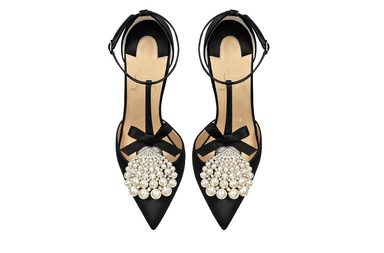 حذاء كريستيان لوبوتان مع العقدة واللآلئ من مجموعة Black Tie