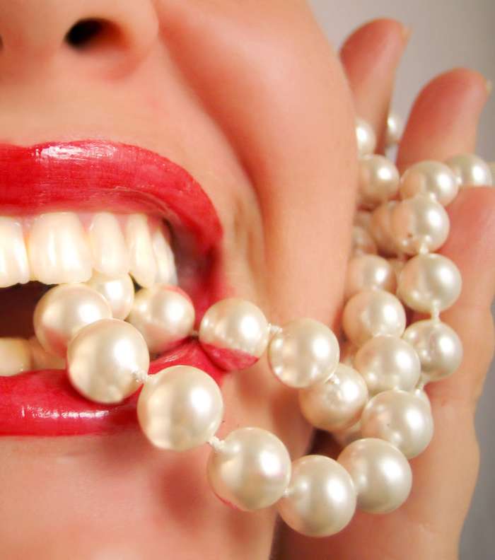 الحيلة الخامسة: الأسنان البيضاء 