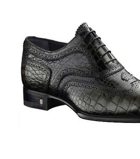 حذاء من Louis Vuitton ب 10 آلاف دولار