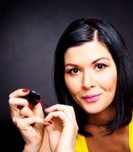 زيّني أظافرك بالألوان