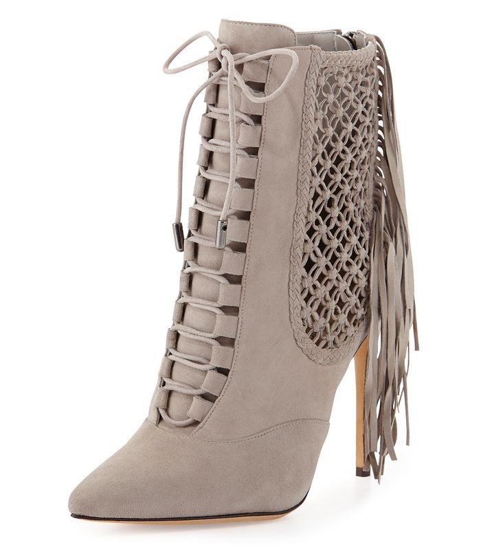 اعتمدي موضة الـ Fringe وارتدي في شتاء 2015 الاحذية بالشرائط