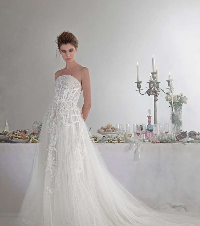 الأبيض الناصع هو اللون المسيطر على المجموعة 