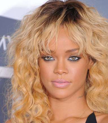 ريهانا والملامح الأفريقيّة الناعمة