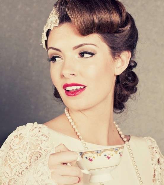 إعتمدي تسريحة الريترو المرفوعة في أفخم سهراتك!