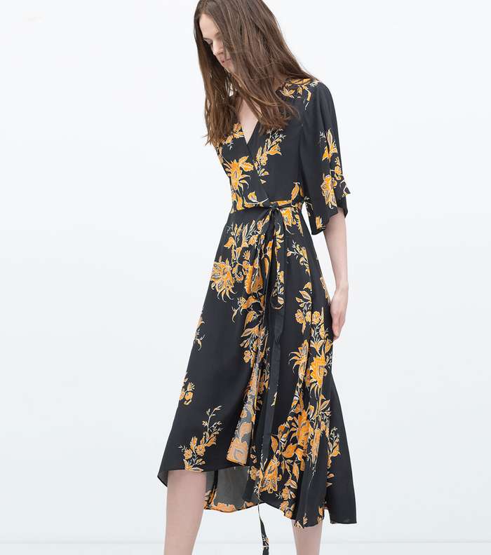 الفستان الأسود مع الرسومات