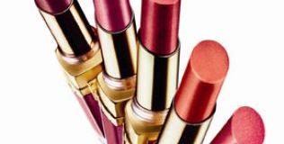 أحمر شفاه مغذّي في طريقه إليك 