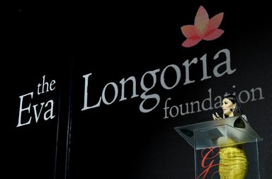 النجمة ايفا لونغوريا في دبي 