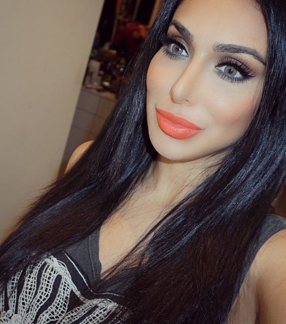 المكياج الملفت والملوّن