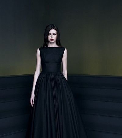 الفستان الأسود الساتان