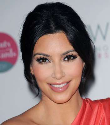 كيم بتسريحة الرفعة