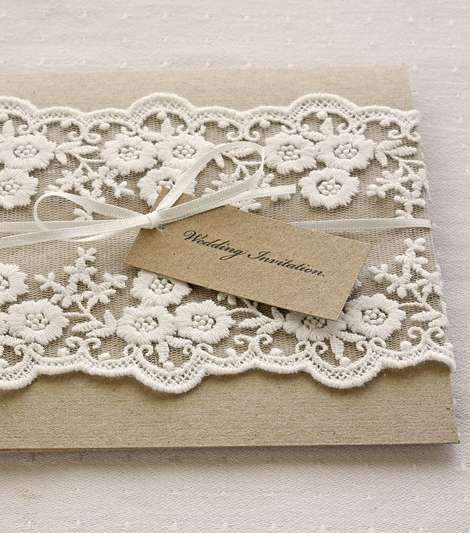 البطاقة مع قماش الدانتيل