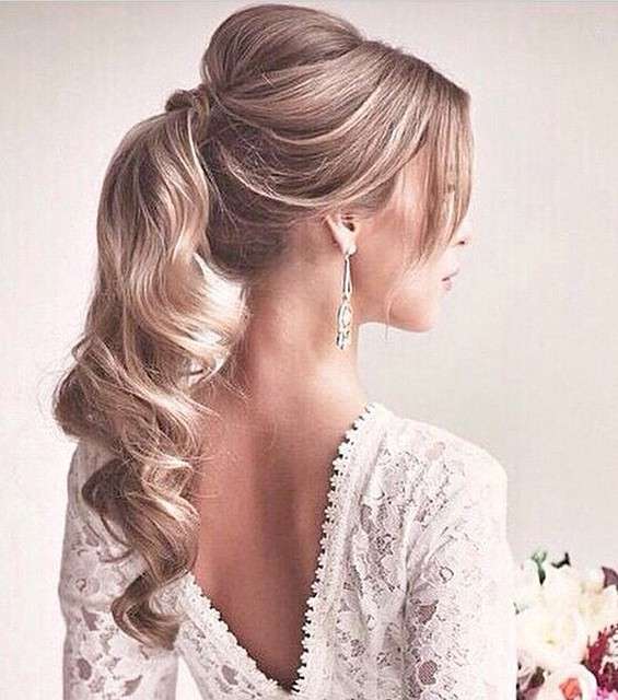 تسريحة ذيل الحصان مع البف