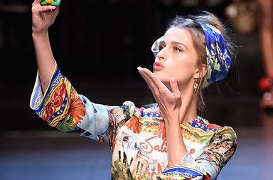 بالصور، تميّز صيحات شعر وماكياج دوتشي أند غابانا في أسبوع ميلانو