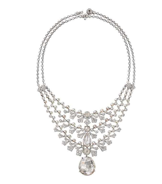 قلادة ماجي بلانش مصنوعة من البلاتين، مرصّع بماسة باللون البنّي الفاتح من مجموعة Cartier Magicien