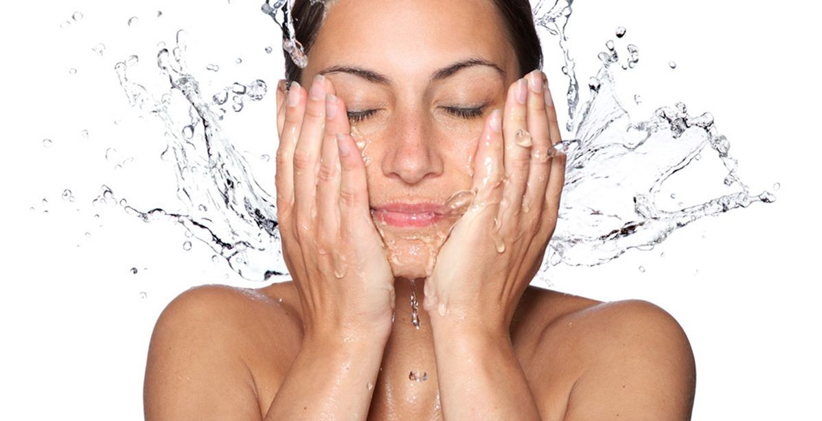 المياه الغازية هي سر البشرة النظيفة والمشرقة
